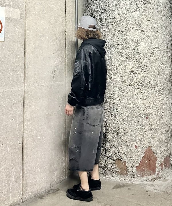 吉田 洸輝さんの「BEAMS WOMEN｜ワイドストレート クォーターレングス ペインターデニム」を使ったコーディネート