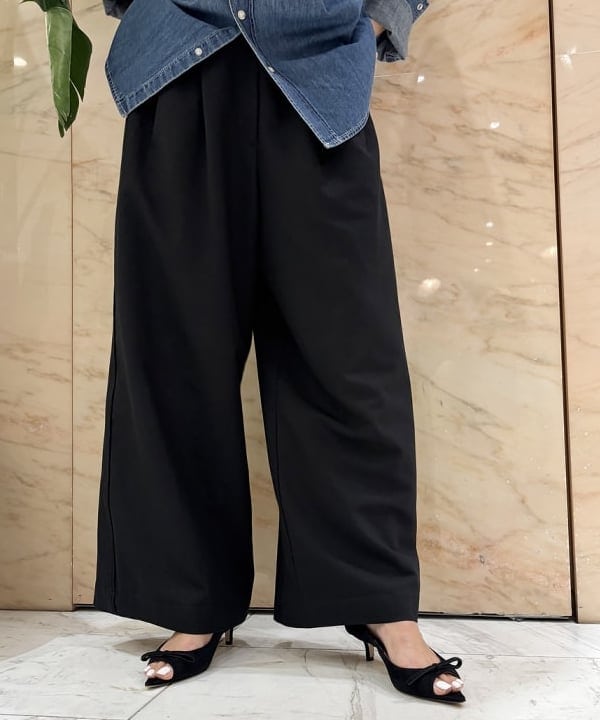 茂野 真楓さんの「BEAMS WOMEN｜AK+1 / 8オンス ウォッシュド シャツ」を使ったコーディネート