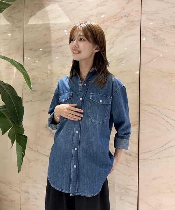 茂野 真楓さんの「BEAMS WOMEN｜AK+1 / 8オンス ウォッシュド シャツ」を使ったコーディネート