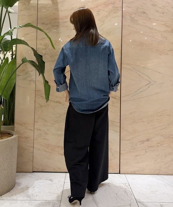 茂野 真楓さんの「BEAMS WOMEN｜AK+1 / 8オンス ウォッシュド シャツ」を使ったコーディネート