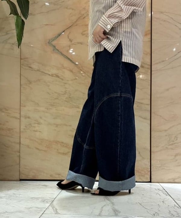 塚越 有紀さんの「BEAMS WOMEN｜CINOH / マット ナイロン フーディーブルゾン」を使ったコーディネート