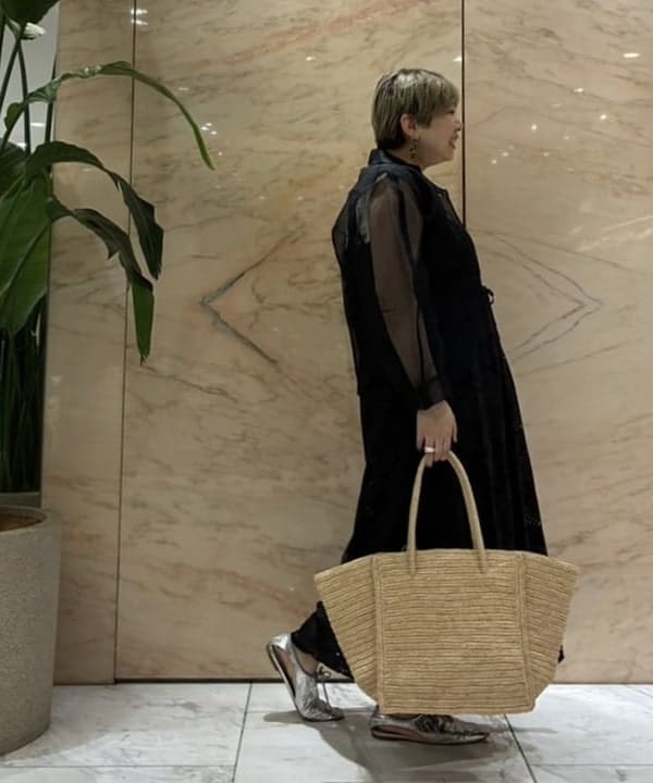 塚越 有紀さんの「BEAMS WOMEN｜ne Quittez pas / ボイル ドット ワンピース」を使ったコーディネート