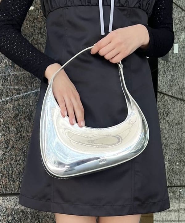 あさひさんの「BEAMS WOMEN｜JW PEI / Harlee shoulder bag SILVER」を使ったコーディネート