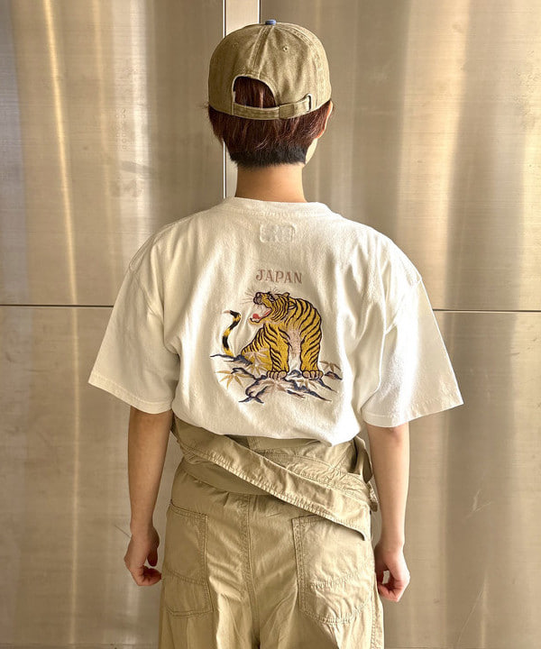 みりさんの「【別注】テーラー東洋 / 50th 50％ スカ Tシャツ」を使ったコーディネート