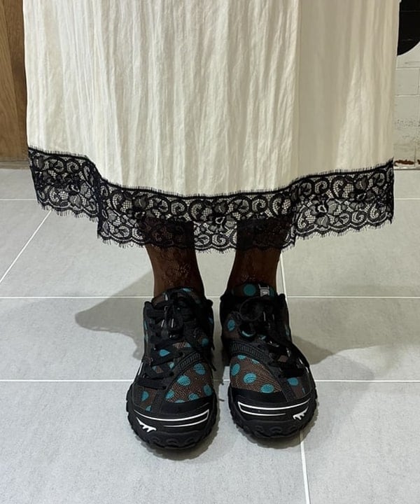 江口 息吹さんの「BEAMS WOMEN｜レース キリカエ キャミワンピース」を使ったコーディネート