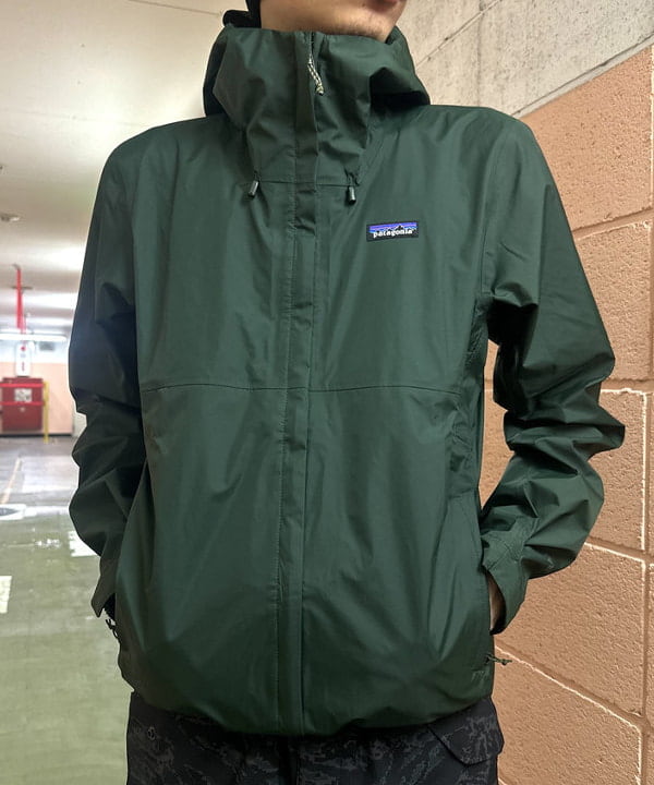 三宅 雄平さんの「BEAMS WOMEN｜patagonia / Torrentshell 3L Jacket」を使ったコーディネート