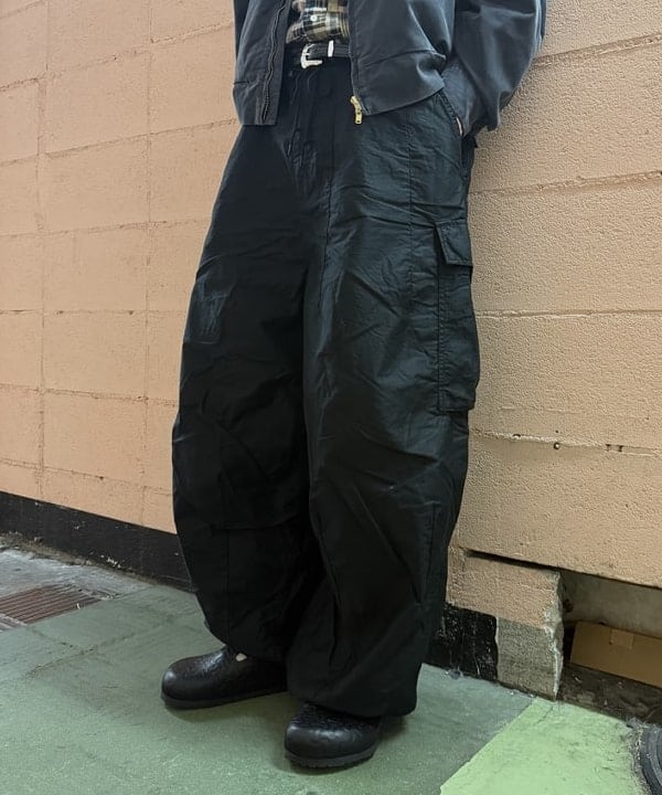 山本 泰紀さんの「BEAMS WOMEN｜【別注】BIRKENSTOCK / BOSTON &ldquo;BONE PATTERN&rdquo; Smooth BLACK」を使ったコーディネート