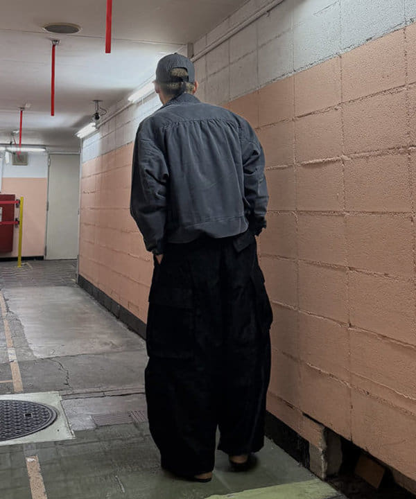 山本 泰紀さんの「BEAMS WOMEN｜【別注】BIRKENSTOCK / BOSTON &ldquo;BONE PATTERN&rdquo; Smooth BLACK」を使ったコーディネート