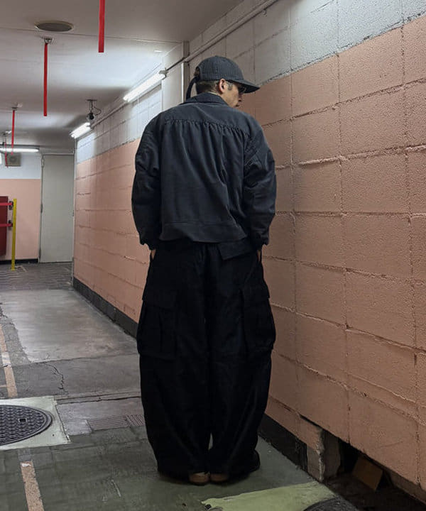 山本 泰紀さんの「BEAMS WOMEN｜【別注】BIRKENSTOCK / BOSTON &ldquo;BONE PATTERN&rdquo; Smooth BLACK」を使ったコーディネート