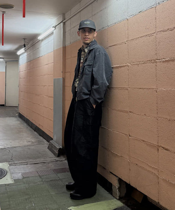 山本 泰紀さんの「BEAMS WOMEN｜【別注】BIRKENSTOCK / BOSTON &ldquo;BONE PATTERN&rdquo; Smooth BLACK」を使ったコーディネート