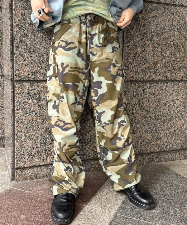 配島 孝明さんの「BEAMS WOMEN｜カスリ染め クルーネック スウェットシャツ」を使ったコーディネート