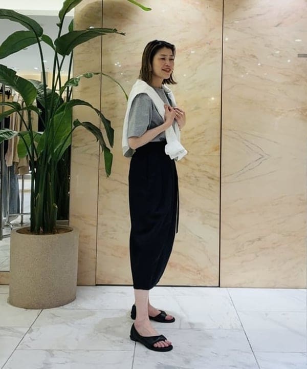 岩沢 珠代さんの「BEAMS WOMEN｜ベルテッド コクーン スカート」を使ったコーディネート