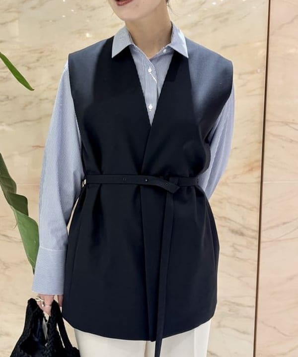 AONO SHIKAMAさんの「BEAMS WOMEN｜【別注】ATON / ウールトロピカル ノーカラー ジレ」を使ったコーディネート