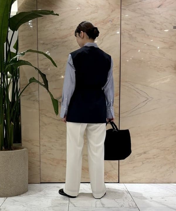 AONO SHIKAMAさんの「BEAMS WOMEN｜【別注】ATON / ウールトロピカル ノーカラー ジレ」を使ったコーディネート