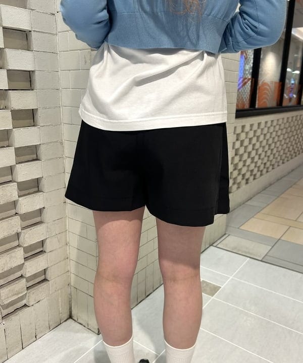 桃羽さんの「BEAMS WOMEN｜14ゲージ ショート丈 クルーネック カーディガン」を使ったコーディネート