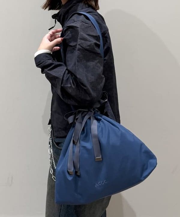 松本 佳菜子さんの「BEAMS WOMEN｜ACOC / Drawstring Bag」を使ったコーディネート