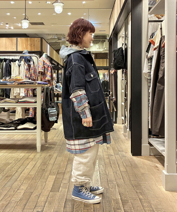 原口 愛さんの「BEAMS WOMEN｜デニム カバーオール ショートスリーブ」を使ったコーディネート