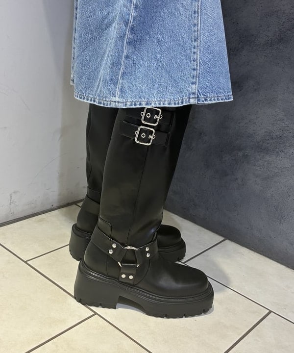 SAEさんの「BEAMS WOMEN｜LEVI&rsquo;S(R) / GODET KNEE LENGTH SKIRT」を使ったコーディネート