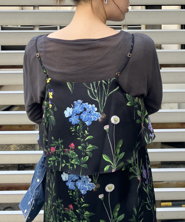 岡 妃呂美さんの「BEAMS WOMEN｜【別注】TICCA / フラワー プリント キャミワンピース」を使ったコーディネート