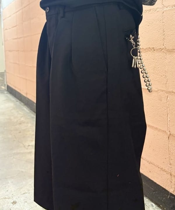 岡安 優馬さんの「BEAMS WOMEN｜【ワイドストレートフィット】ショート スラックス」を使ったコーディネート