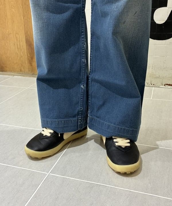 キラリさんの「BEAMS WOMEN｜【別注】BUZZ RICKSON'S / USN デニム トラウザーズ」を使ったコーディネート