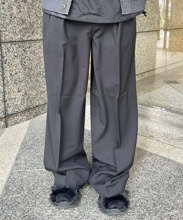 吉田 洸輝さんの「BEAMS WOMEN｜ワイドストレート 2プリーツ  スラックス」を使ったコーディネート