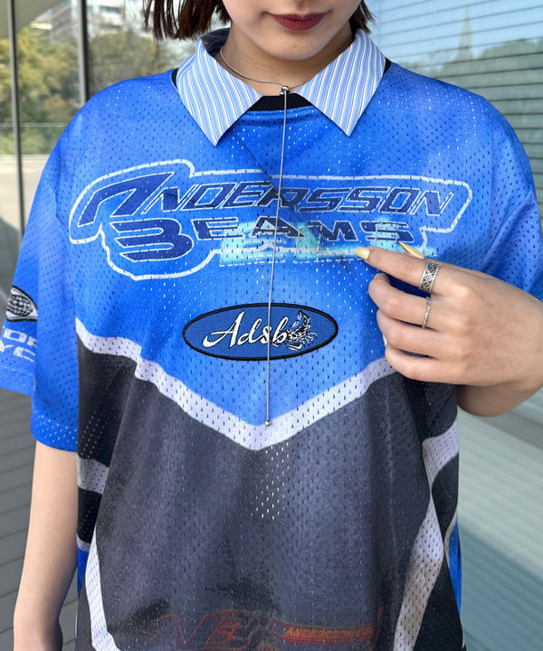 松本 佳菜子さんの「BEAMS WOMEN｜ストライプ ジップ シャツ ハーフスリーブ」を使ったコーディネート