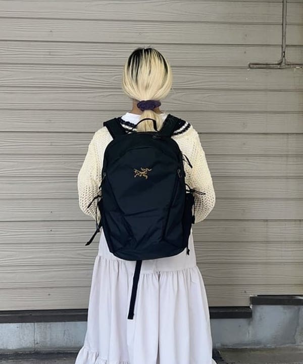 MATSUMOTO AMIさんの「BEAMS WOMEN｜ARC&rsquo;TERYX / MANTIS 26 BACKPACK」を使ったコーディネート