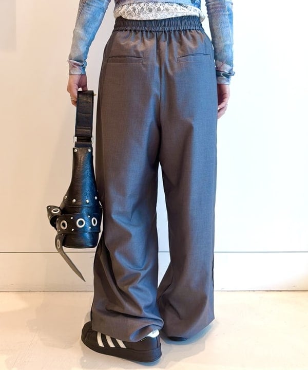 松本 佳菜子さんの「BEAMS WOMEN｜ストレッチレース クルーネック Tシャツ」を使ったコーディネート