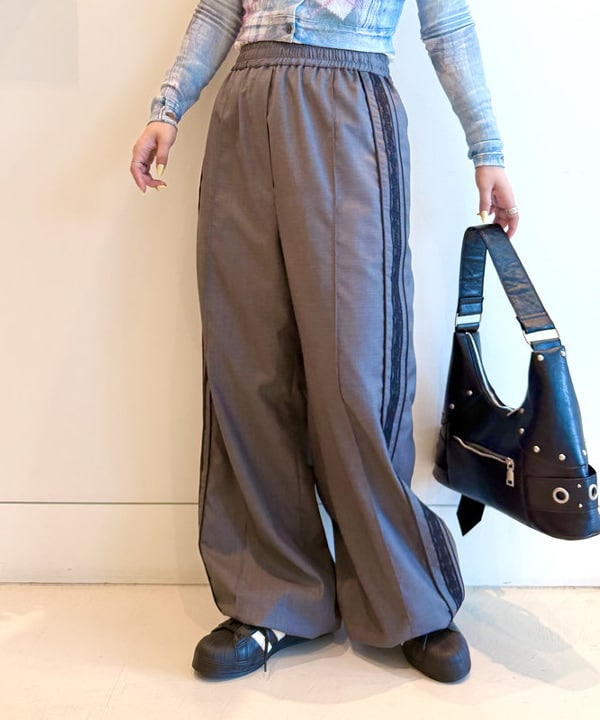 松本 佳菜子さんの「BEAMS WOMEN｜ストレッチレース クルーネック Tシャツ」を使ったコーディネート