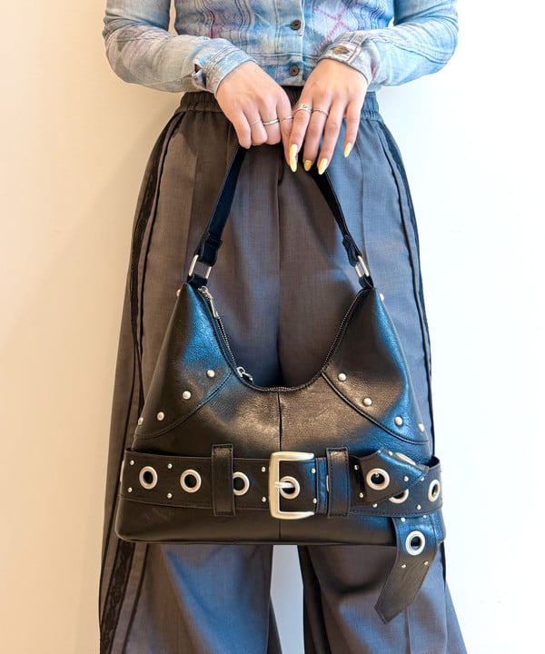 松本 佳菜子さんの「BEAMS WOMEN｜ストレッチレース クルーネック Tシャツ」を使ったコーディネート