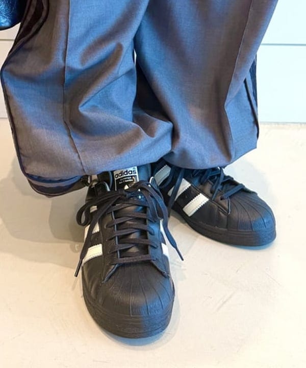 松本 佳菜子さんの「BEAMS WOMEN｜ストレッチレース クルーネック Tシャツ」を使ったコーディネート