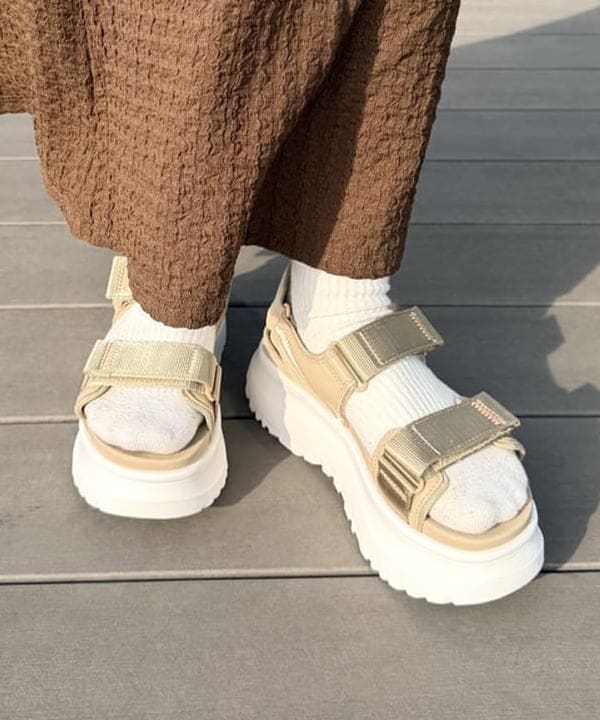 松本 佳菜子さんの「BEAMS WOMEN｜カット ジャカード マーメイド ワンピース」を使ったコーディネート