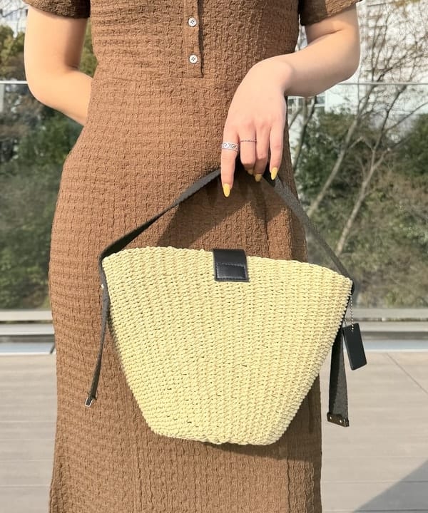 松本 佳菜子さんの「BEAMS WOMEN｜カット ジャカード マーメイド ワンピース」を使ったコーディネート