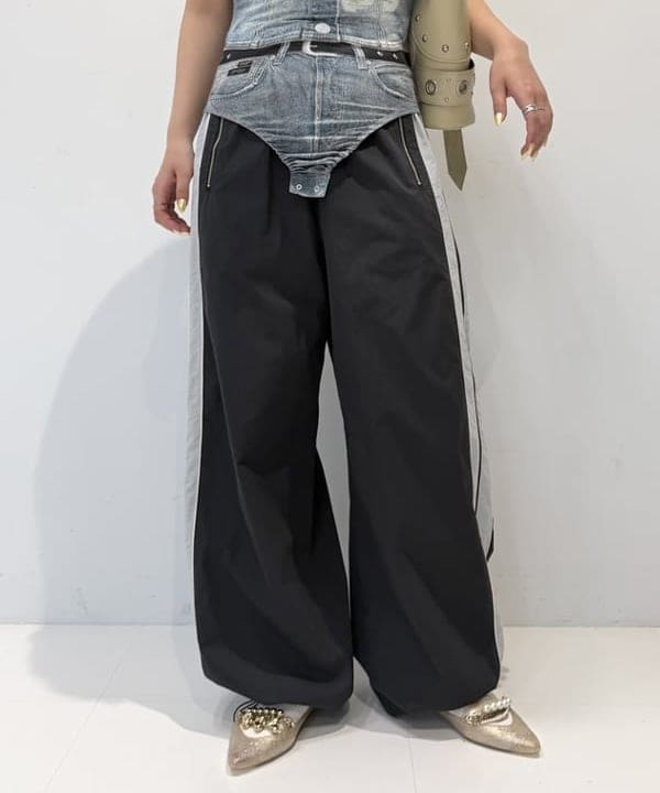 松本 佳菜子さんの「BEAMS WOMEN｜スタッズ ベルト バッグ」を使ったコーディネート