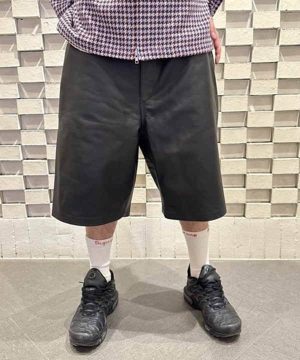 Yutoさんの「BEAMS WOMEN｜カウレザー イージー ショートパンツ【ワイドストレートフィット】」を使ったコーディネート