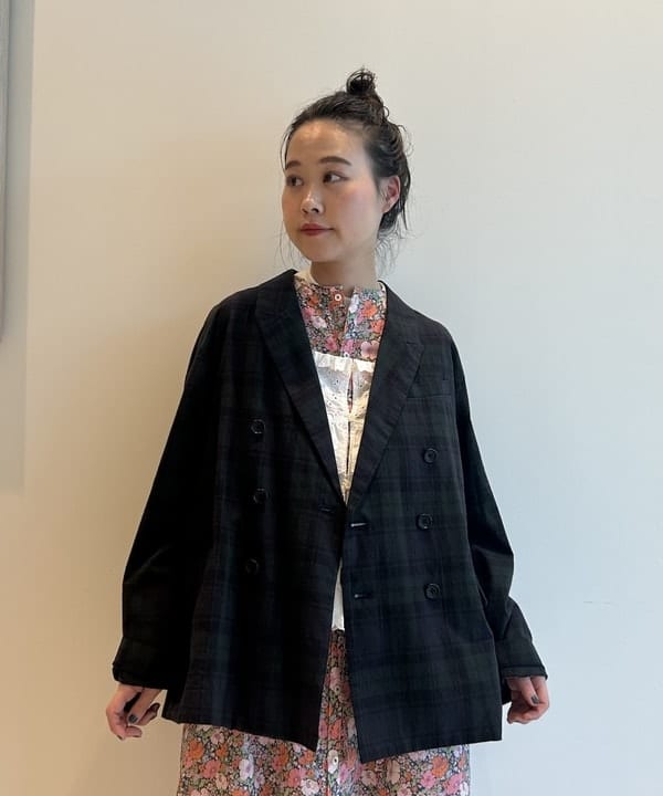 清水 彩乃さんの「BEAMS WOMEN｜チェック ダブル ジャケット」を使ったコーディネート