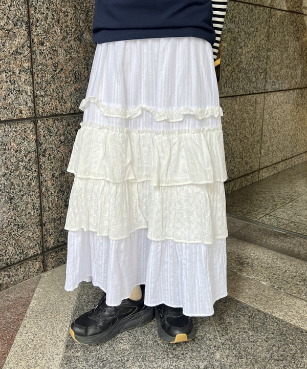 あさひさんの「BEAMS WOMEN｜カットソーレース ティアード スカート」を使ったコーディネート