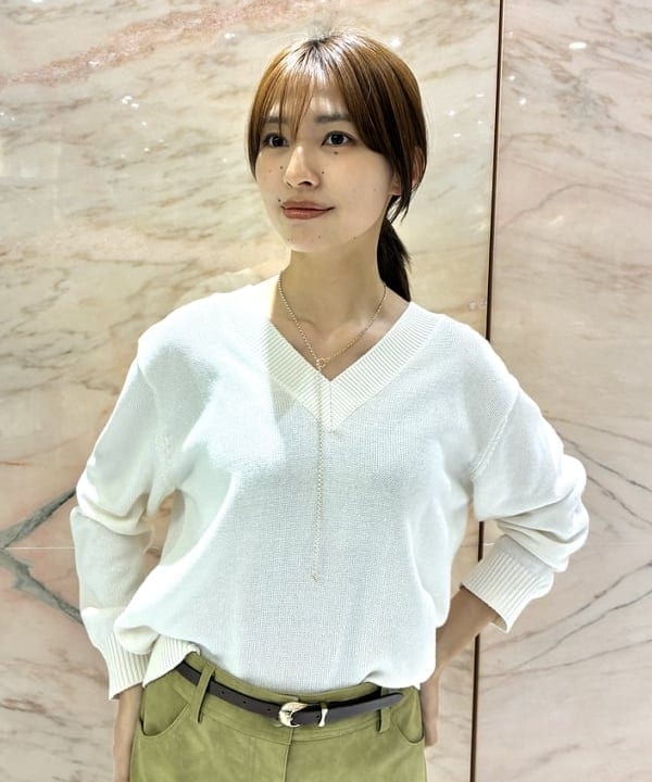 茂野 真楓さんの「BEAMS WOMEN｜コットンシルク Vネック プルオーバー」を使ったコーディネート