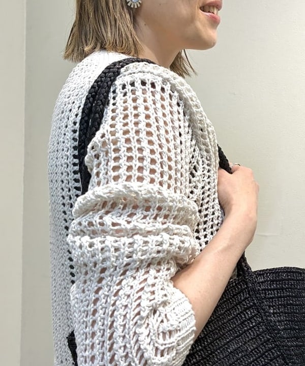 岩沢 珠代さんの「BEAMS WOMEN｜AK+1 / Vネック フレア ノースリーブ ワンピ―ス」を使ったコーディネート