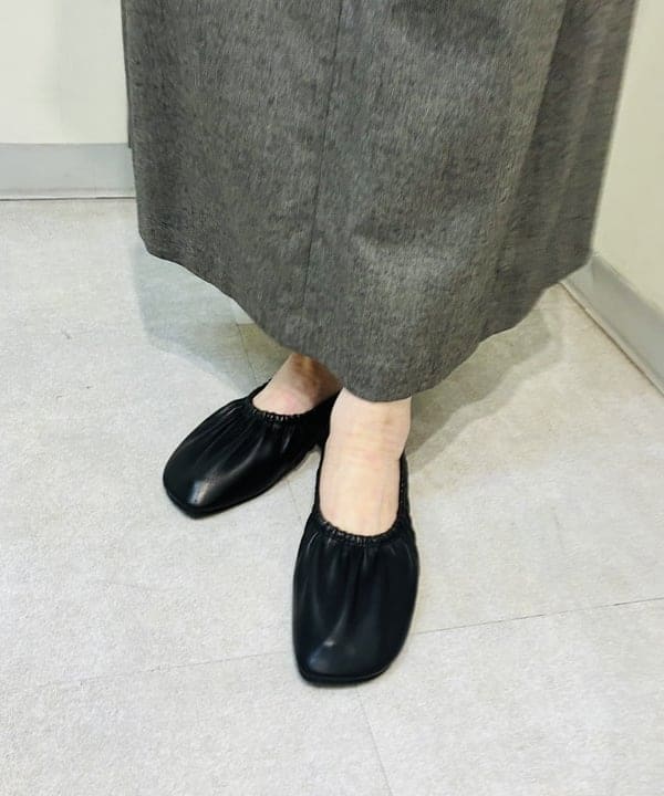 岩沢 珠代さんの「BEAMS WOMEN｜AK+1 / Vネック フレア ノースリーブ ワンピ―ス」を使ったコーディネート