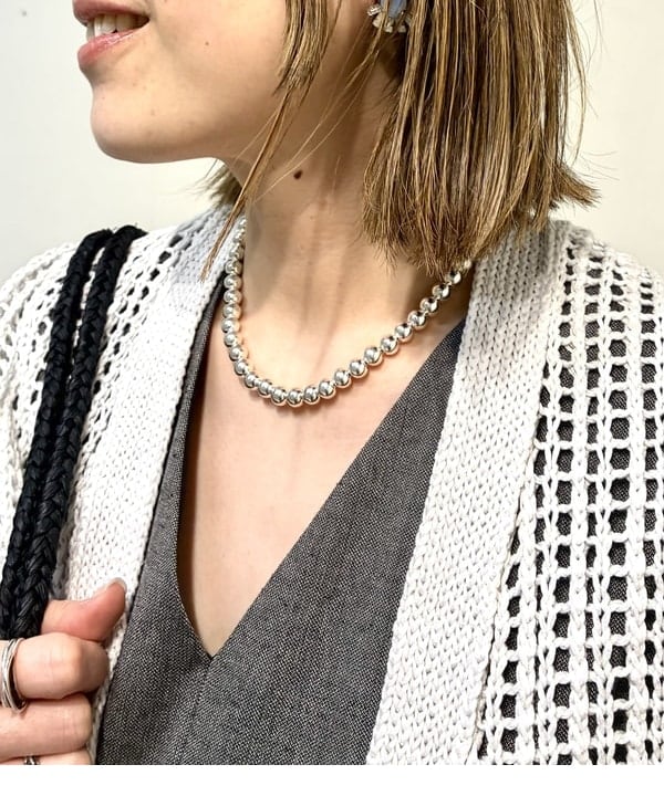 岩沢 珠代さんの「BEAMS WOMEN｜AK+1 / Vネック フレア ノースリーブ ワンピ―ス」を使ったコーディネート