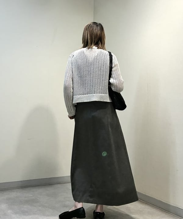岩沢 珠代さんの「BEAMS WOMEN｜AK+1 / Vネック フレア ノースリーブ ワンピ―ス」を使ったコーディネート