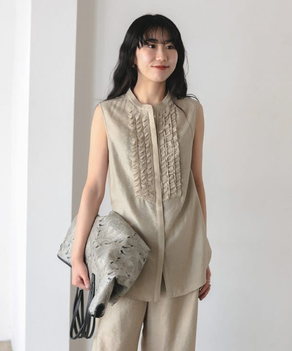 中丸　栞さんの「BEAMS WOMEN｜レーヨンリネン フリルヨーク ブラウス」を使ったコーディネート