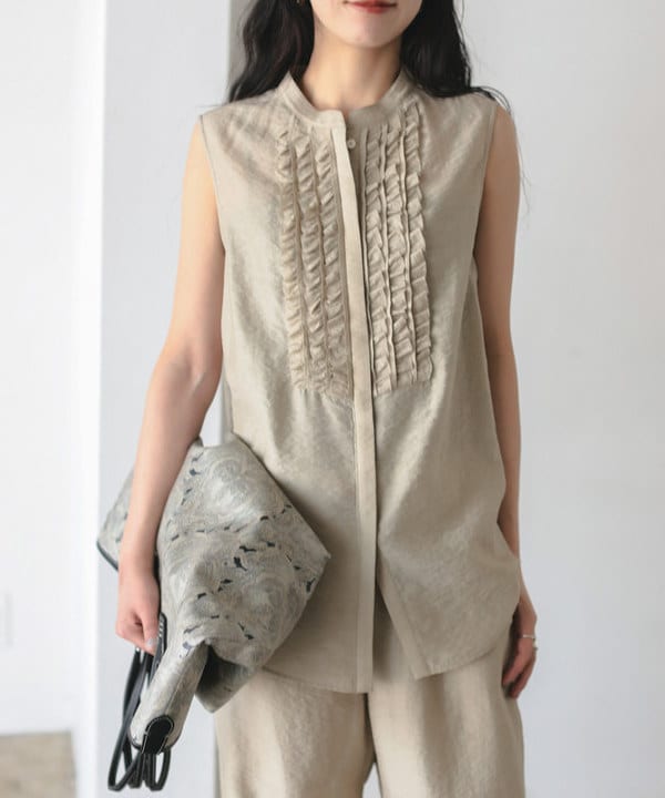 中丸　栞さんの「BEAMS WOMEN｜レーヨンリネン フリルヨーク ブラウス」を使ったコーディネート