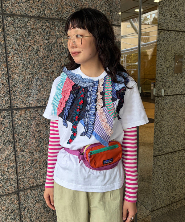 ばるたんさんの「BEAMS WOMEN｜【別注】TORI-TO / 縦フリル Ｔシャツ」を使ったコーディネート