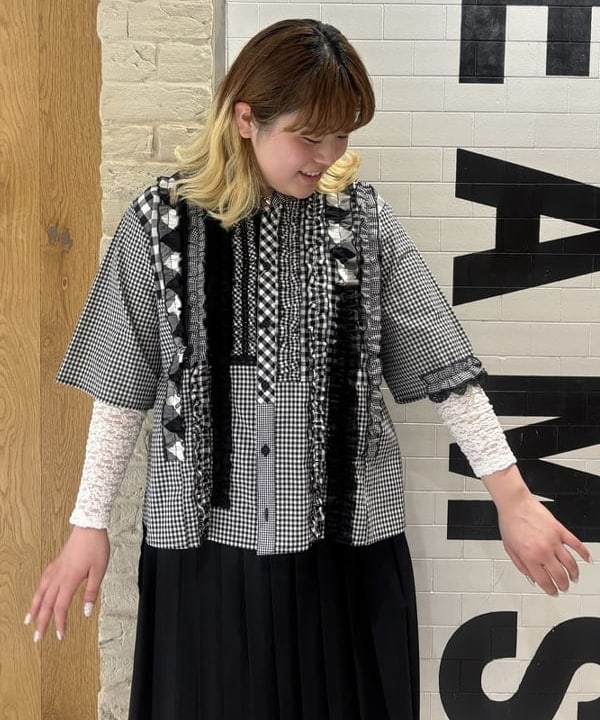 大石彩可さんの「BEAMS WOMEN｜ジャカード レース クルーネック Tシャツ」を使ったコーディネート