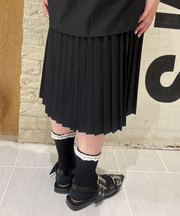 大石彩可さんの「BEAMS WOMEN｜ジャカード レース クルーネック Tシャツ」を使ったコーディネート