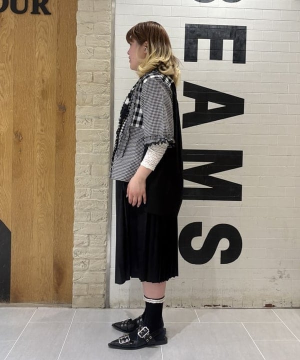 大石彩可さんの「BEAMS WOMEN｜ジャカード レース クルーネック Tシャツ」を使ったコーディネート