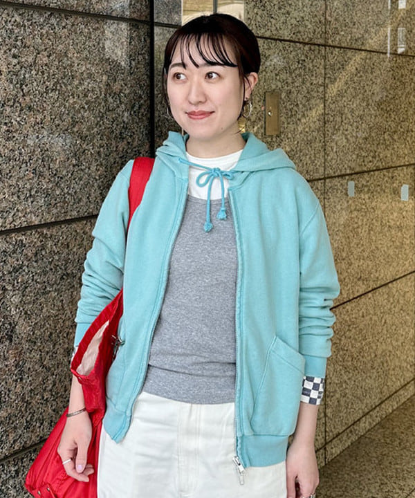 イシイ サオリさんの「BEAMS WOMEN｜【別注】Healthknit &times; maturely / トンプキンス フルジップ パーカー」を使ったコーディネート